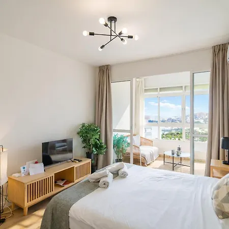 Cubo's Estudio La Colina Seaview & Pool Apartment *